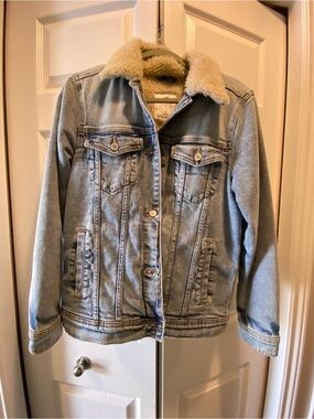 Women’s Hollister Light Blue Denim Jacket with Cream Sherpa Collar